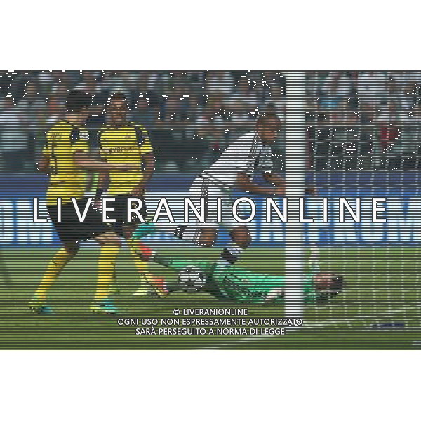 14.09.2016 WARSZAWA, LAZIENKOWSKA 3 PILKA NOZNA (FOOTBALL), LIGA MISTRZOW UEFA , FAZA GRUPOWA - GRUPA F ( UEFA CHAMPIONS LEAGUE - GROUP STAGE, GROUP F) MECZ (GAME) LEGIA WARSZAWA - BVB BORUSSIA DORTMUND NZ MARC BARTRA, VADIS ODJIDJA-OFOE, ARKADIUSZ MALARZ FOTO LUKASZ GROCHALA/CYFRASPORT / NEWSPIX.PL --- Newspix.pl AG ALDO LIVERANI SAS ONLY ITALY *** Local Caption *** www.newspix.pl mail us: info@newspix.pl call us: 0048 022 23 22 222 --- Polish Picture Agency by Ringier Axel Springer Poland