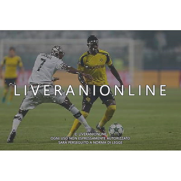 2016.9.14, Warszawa , UEFA Champions League Group F , Legia Warsaw - Borussia Dortmund , Liga Mistrzow , Grupa F , Legia Warszawa - Borussia Dortmund n z Ousmane Dembele (Borussia), Steeven Langil (Legia) fot. Tomasz Jastrzebowski / Foto Olimpik / NEWSPIX.PL --- Newspix.pl AG ALDO LIVERANI SAS ONLY ITALY *** Local Caption *** www.newspix.pl mail us: info@newspix.pl call us: 0048 022 23 22 222 --- Polish Picture Agency by Ringier Axel Springer Poland