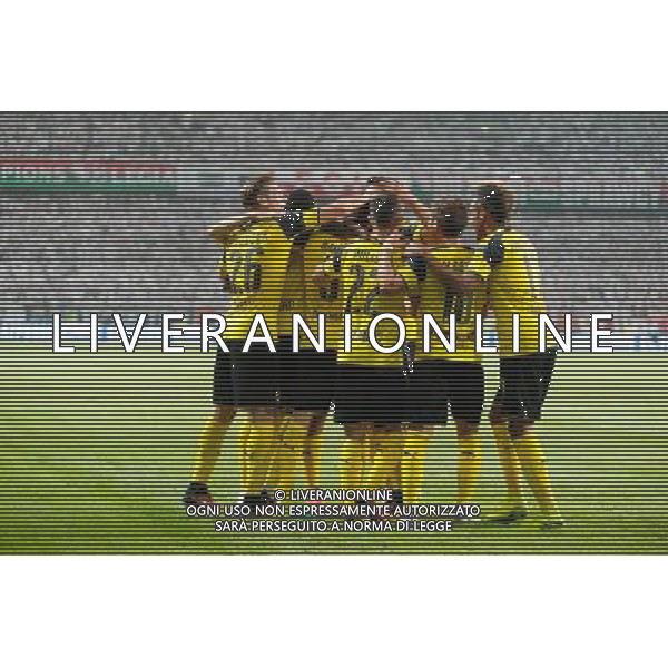 2016.09.14 Warszawa Pilka nozna UEFA Champions League Liga Mistrzow Grupa F sezon 2016/2017 Legia Warszawa - Borussia Dortmund N/Z bramka gol radosc na 0-3 Marc Bartra Foto Pawel Andrachiewicz / PressFocus 2016.09.14 Warsaw Football UEFA Champions League Group F season 2016/2017 Legia Warsaw - Borussia Dortmund bramka gol radosc na 0-3 Marc Bartra Photo Pawel Andrachiewicz / PressFocus / NEWSPIX.PL --- Newspix.pl AG ALDO LIVERANI SAS ONLY ITALY *** Local Caption *** www.newspix.pl mail us: info@newspix.pl call us: 0048 022 23 22 222 --- Polish Picture Agency by Ringier Axel Springer Poland