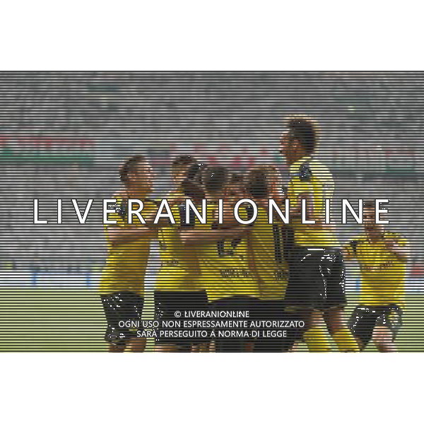 2016.09.14 Warszawa Pilka nozna UEFA Champions League Liga Mistrzow Grupa F sezon 2016/2017 Legia Warszawa - Borussia Dortmund N/Z bramka gol radosc na 0-3 Marc Bartra Foto Pawel Andrachiewicz / PressFocus 2016.09.14 Warsaw Football UEFA Champions League Group F season 2016/2017 Legia Warsaw - Borussia Dortmund bramka gol radosc na 0-3 Marc Bartra Photo Pawel Andrachiewicz / PressFocus / NEWSPIX.PL --- Newspix.pl AG ALDO LIVERANI SAS ONLY ITALY *** Local Caption *** www.newspix.pl mail us: info@newspix.pl call us: 0048 022 23 22 222 --- Polish Picture Agency by Ringier Axel Springer Poland