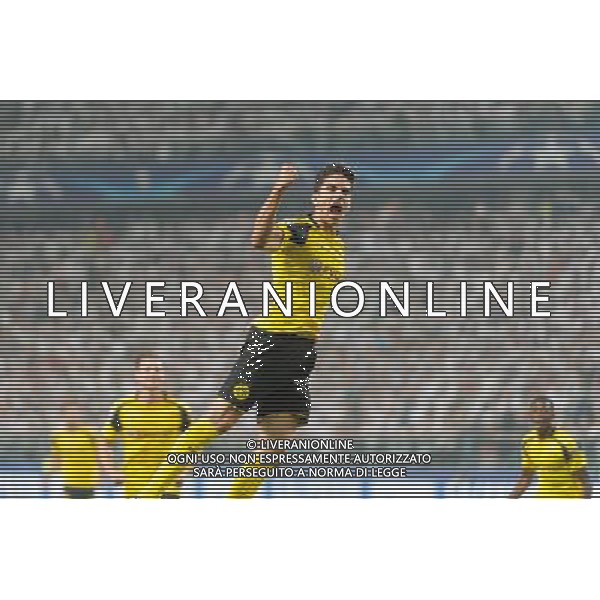 2016.09.14 Warszawa Pilka nozna UEFA Champions League Liga Mistrzow Grupa F sezon 2016/2017 Legia Warszawa - Borussia Dortmund N/Z bramka gol radosc na 0-3 Marc Bartra Foto Pawel Andrachiewicz / PressFocus 2016.09.14 Warsaw Football UEFA Champions League Group F season 2016/2017 Legia Warsaw - Borussia Dortmund bramka gol radosc na 0-3 Marc Bartra Photo Pawel Andrachiewicz / PressFocus / NEWSPIX.PL --- Newspix.pl AG ALDO LIVERANI SAS ONLY ITALY *** Local Caption *** www.newspix.pl mail us: info@newspix.pl call us: 0048 022 23 22 222 --- Polish Picture Agency by Ringier Axel Springer Poland
