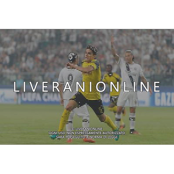 2016.09.14 Warszawa Pilka nozna UEFA Champions League Liga Mistrzow Grupa F sezon 2016/2017 Legia Warszawa - Borussia Dortmund N/Z bramka gol radosc na 0-3 Marc Bartra Foto Pawel Andrachiewicz / PressFocus 2016.09.14 Warsaw Football UEFA Champions League Group F season 2016/2017 Legia Warsaw - Borussia Dortmund bramka gol radosc na 0-3 Marc Bartra Photo Pawel Andrachiewicz / PressFocus / NEWSPIX.PL --- Newspix.pl AG ALDO LIVERANI SAS ONLY ITALY *** Local Caption *** www.newspix.pl mail us: info@newspix.pl call us: 0048 022 23 22 222 --- Polish Picture Agency by Ringier Axel Springer Poland