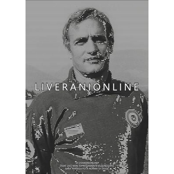 RETROSPETTIVA FRANCO SUPERCHI CALCIATORE NELLA FOTO FRANCO SUPERCHI CON LA MAGLIA DELLA ROMA AG ALDO LIVERANI SAS