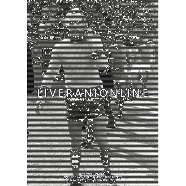 RETROSPETTIVA FRANCO SUPERCHI CALCIATORE NELLA FOTO FRANCO SUPERCHI CON LA MAGLIA DEL VERONA AG ALDO LIVERANI SAS