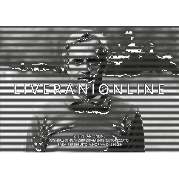 RETROSPETTIVA FRANCO SUPERCHI CALCIATORE NELLA FOTO FRANCO SUPERCHI CON LA MAGLIA DEL VERONA AG ALDO LIVERANI SAS