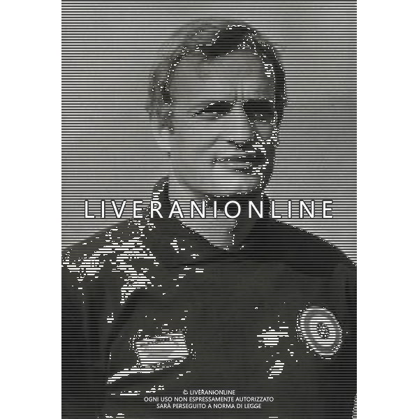 RETROSPETTIVA FRANCO SUPERCHI CALCIATORE NELLA FOTO FRANCO SUPERCHI CON LA MAGLIA DELLA ROMA AG ALDO LIVERANI SAS