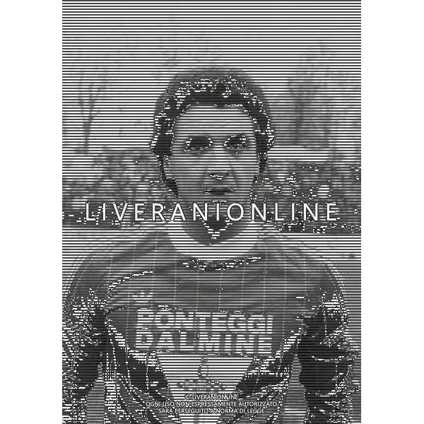 RETROSPETTIVA EVARISTO BECCALOSSI CALCIATORE NELLA FOTO EVARISTO BECCALOSSI CON LA MAGLIA DEL MONZA AG ALDO LIVERANI SAS