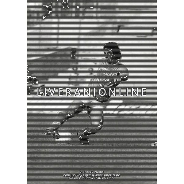 RETROSPETTIVA EVARISTO BECCALOSSI CALCIATORE NELLA FOTO EVARISTO BECCALOSSI CON LA MAGLIA DEL BRESCIA AG ALDO LIVERANI SAS