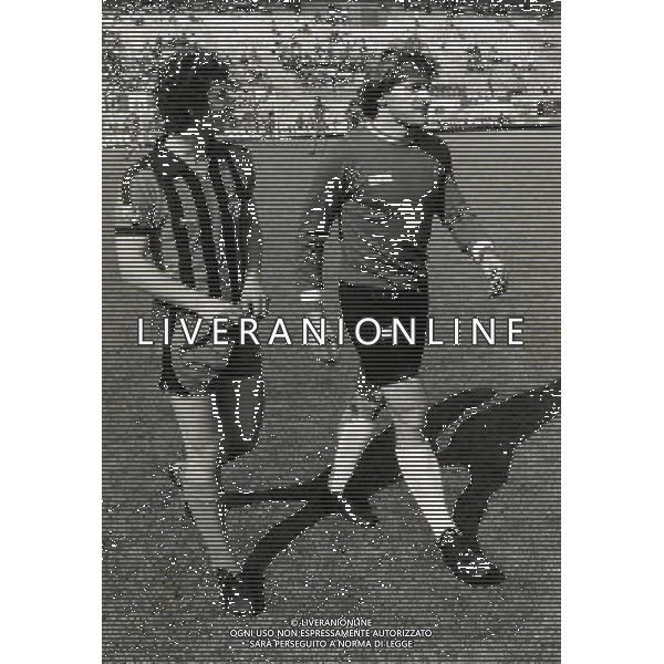 RETROSPETTIVA EVARISTO BECCALOSSI CALCIATORE NELLA FOTO EVARISTO BECCALOSSI CON LA MAGLIA DELL\'INTER CON NELLO MALIZIA AG ALDO LIVERANI SAS
