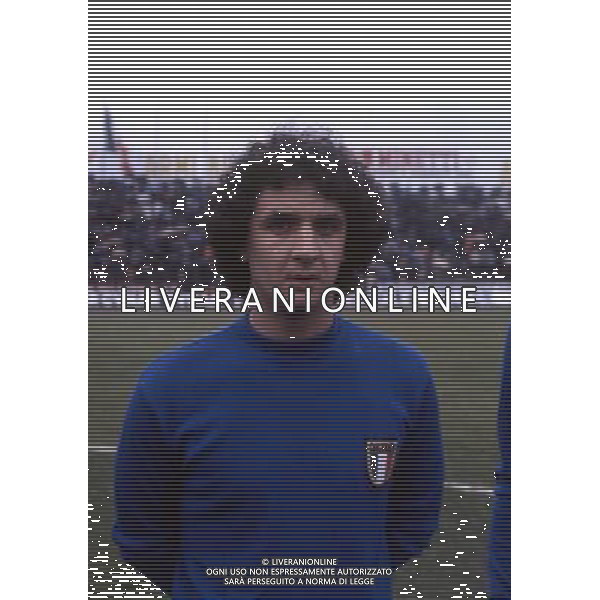 RETROSPETTIVA EVARISTO BECCALOSSI CALCIATORE NELLA FOTO EVARISTO BECCALOSSI CON LA MAGLIA DELLA NAZIONALE ITALIANA AG ALDO LIVERANI SAS