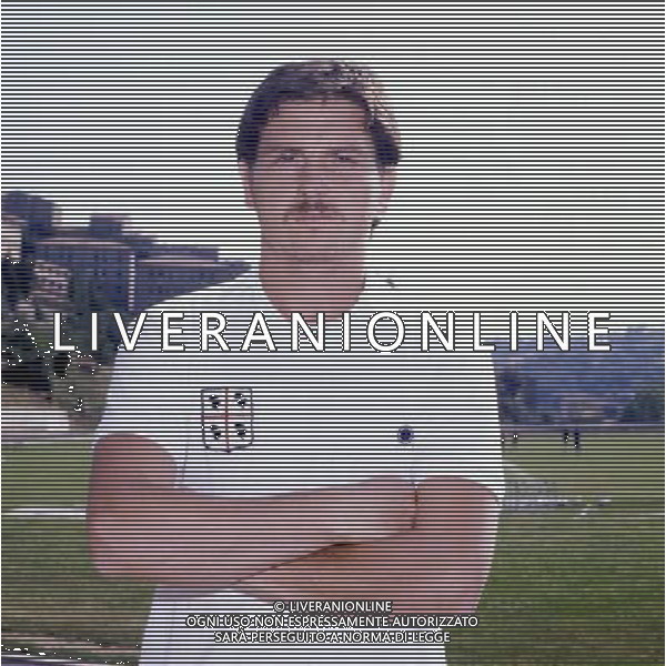 RETROSPETTIVA FRANCO SELVAGGI CALCIATORE NELLA FOTO FRANCO SELVAGGI CON LA MAGLIA DEL CAGLIARI AG ALDO LIVERANI SAS