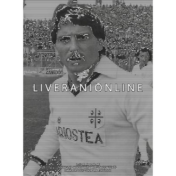 RETROSPETTIVA FRANCO SELVAGGI CALCIATORE NELLA FOTO FRANCO SELVAGGI CON LA MAGLIA DEL CAGLIARI AG ALDO LIVERANI SAS