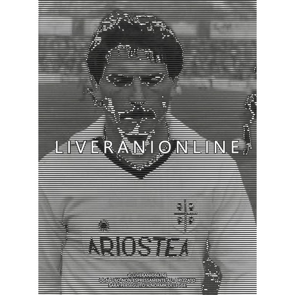 RETROSPETTIVA FRANCO SELVAGGI CALCIATORE NELLA FOTO FRANCO SELVAGGI CON LA MAGLIA DEL CAGLIARI AG ALDO LIVERANI SAS