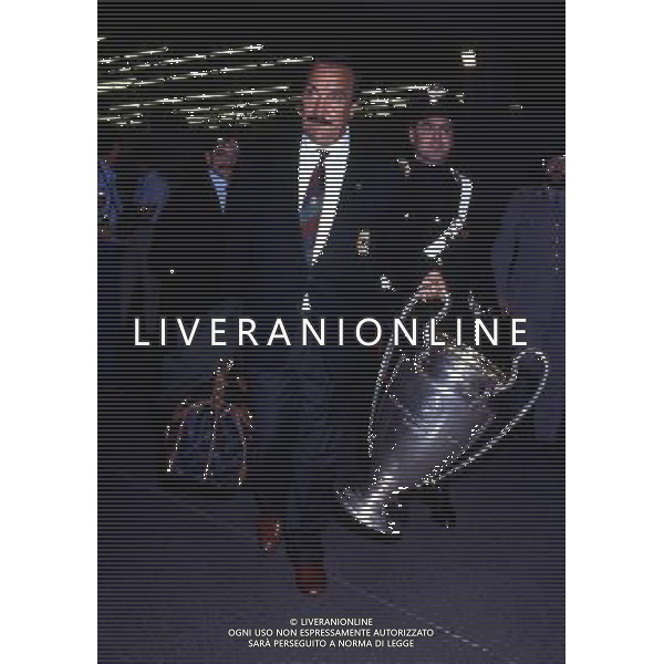 RETROSEPTTIVA SILVANO RAMACCIONI DIRIGENTE SPORTIVO CALCIO NELLA FOTO SILVANO RAMACCIONI CON LA COPPA DEI CAMPIONI AG ALDO LIVERANI SAS