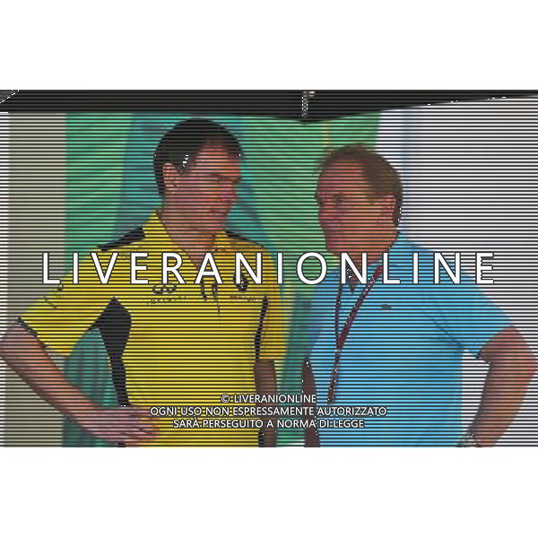 (L to R): Alan Permane (GBR) Renault Sport F1 Team Trackside Operations Director with Jonathan Palmer (GBR). 16.09.2016. Formula 1 World Championship, Rd 15, Singapore Grand Prix, Marina Bay Street Circuit, Singapore, Practice Day. / AGENZIA ALDO LIVERANI SAS - ITALY ONLY EDITORIAL USE ONLY