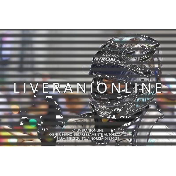 Nico Rosberg (GER) Mercedes AMG F1 celebrates his pole position in parc ferme. 17.09.2016. Formula 1 World Championship, Rd 15, Singapore Grand Prix, Marina Bay Street Circuit, Singapore, Qualifying Day. / AGENZIA ALDO LIVERANI SAS - ITALY ONLY EDITORIAL USE ONLY