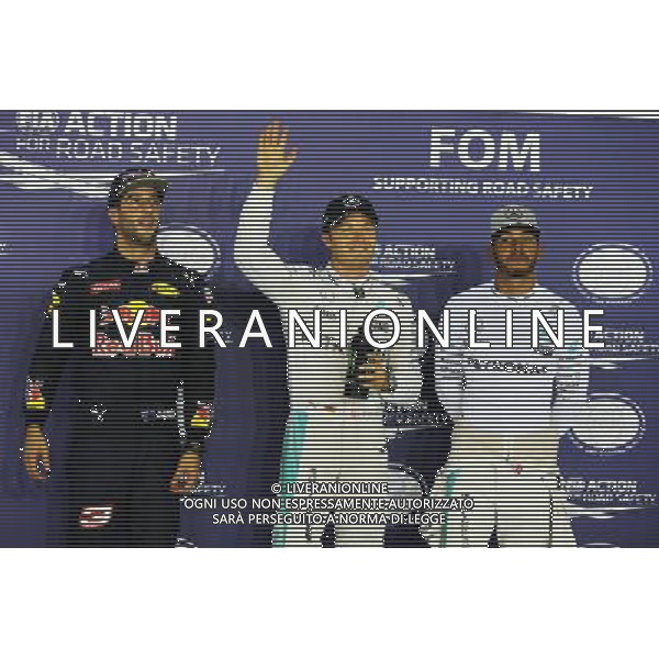 Qualifying top three in parc ferme (L to R): Daniel Ricciardo (AUS) Red Bull Racing, second; Nico Rosberg (GER) Mercedes AMG F1, pole position; Lewis Hamilton (GBR) Mercedes AMG F1, third. 17.09.2016. Formula 1 World Championship, Rd 15, Singapore Grand Prix, Marina Bay Street Circuit, Singapore, Qualifying Day. / AGENZIA ALDO LIVERANI SAS - ITALY ONLY EDITORIAL USE ONLY