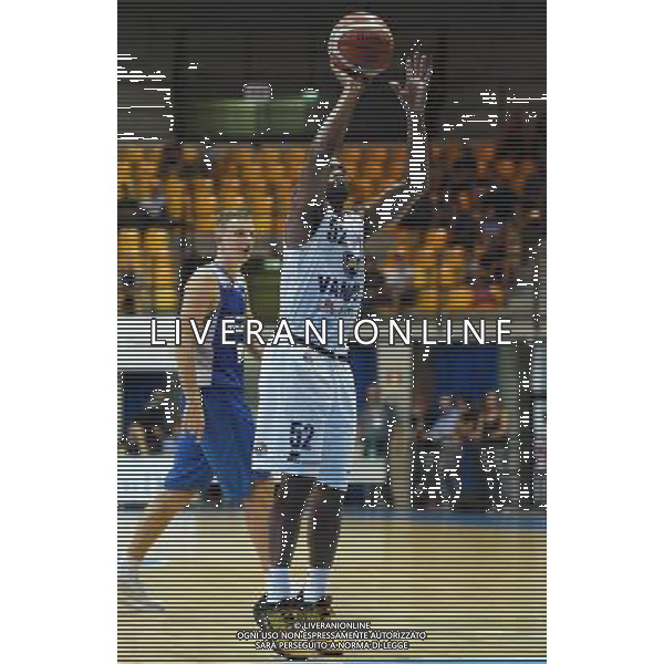 8Â° Trofeo Lombardia Natixis Cup Memorial Francesco Malberti Desio (MB) - 17.09.2016 Vanoli Cremona-Pallacanestro Cantu\' Nella Foto:Holloway Tu /Ph.Vitez-Ag. Aldo Liverani