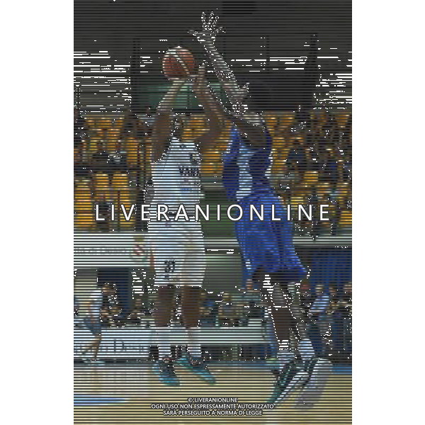 8Â° Trofeo Lombardia Natixis Cup Memorial Francesco Malberti Desio (MB) - 17.09.2016 Vanoli Cremona-Pallacanestro Cantu\' Nella Foto:Turner Elston /Ph.Vitez-Ag. Aldo Liverani