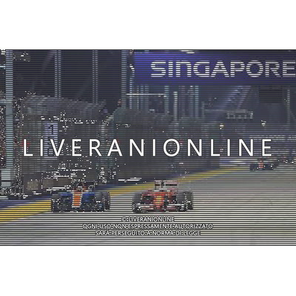 Sebastian Vettel (GER) Ferrari SF16-H and Pascal Wehrlein (GER) Manor Racing MRT05 battle for position. 18.09.2016. Formula 1 World Championship, Rd 15, Singapore Grand Prix, Marina Bay Street Circuit, Singapore, Race Day. / AGENZIA ALDO LIVERANI SAS - ITALY ONLY EDITORIAL USE ONLY