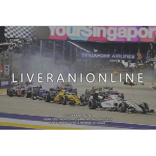 Felipe Massa (BRA) Williams FW38 at the start of the race as Nico Hulkenberg (GER) Sahara Force India F1 VJM09 crashes out. 18.09.2016. Formula 1 World Championship, Rd 15, Singapore Grand Prix, Marina Bay Street Circuit, Singapore, Race Day. / AGENZIA ALDO LIVERANI SAS - ITALY ONLY EDITORIAL USE ONLY