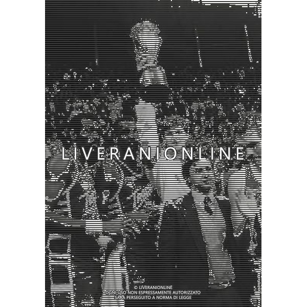 Centre Intercommunal de Glace de Malley Lausanne 02-04-1987 Finale di Coppa dei Campioni Maccabi Tel AVIV- Tracer milano nella foto VITTORIO GALLINARI-CASALINI ag aldo liverani sas