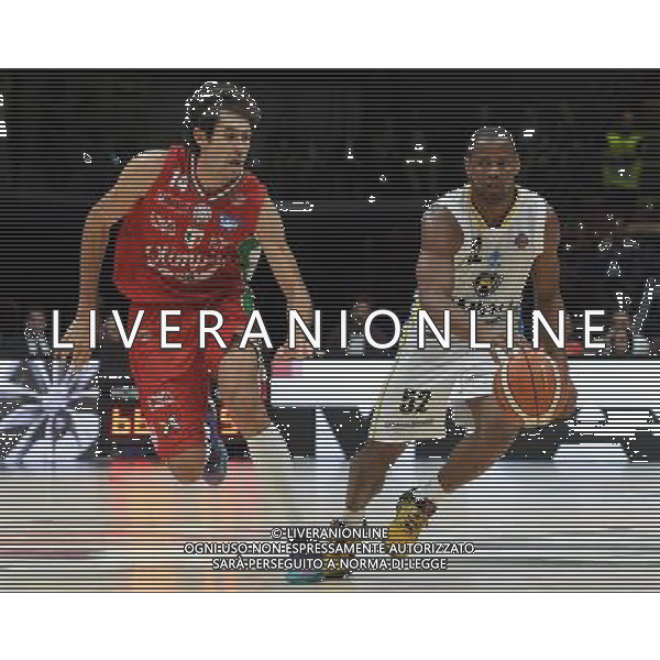 Macron Supercoppa di Basket 2016 Semifinale Milano - 24.09.2016 EA7 Emporio Armani Milano-Vanoli Cremona Nella Foto:Holloway Tu - Pascolo Davide /Ph.Vitez-Ag. Aldo Liverani