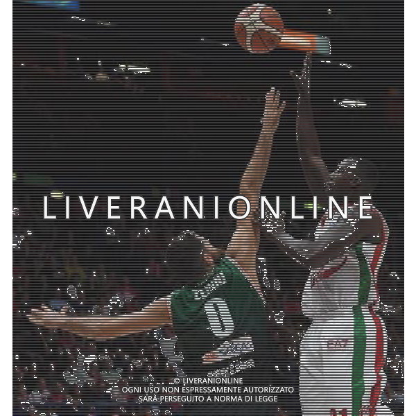 Macron Supercoppa di Basket 2016 Finale Milano - 25.09.2016 Sidigas Avellinoâ€“EA7 Emporio Armani Milano Nella Foto:Sanders Rakim - Zerini Andrea /Ph.Vitez-Ag. Aldo Liverani