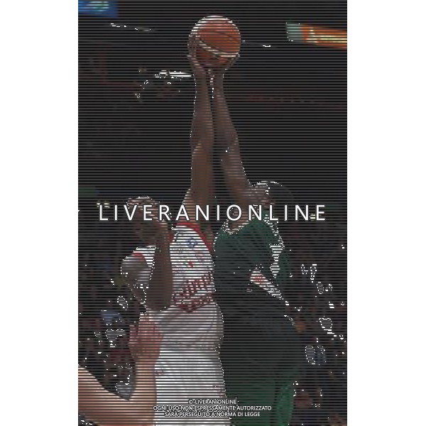 Macron Supercoppa di Basket 2016 Finale Milano - 25.09.2016 Sidigas Avellinoâ€“EA7 Emporio Armani Milano Nella Foto:McLean Jamel ferma Ragland Joe /Ph.Vitez-Ag. Aldo Liverani