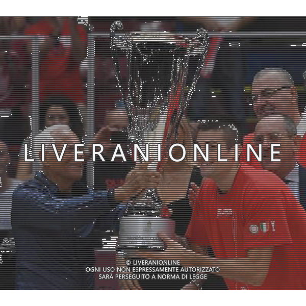 Macron Supercoppa di Basket 2016 Finale Milano - 25.09.2016 Sidigas Avellinoâ€“EA7 Emporio Armani Milano Nella Foto:Giorgio Armani consegna la coppa a Cinciarini Andrea /Ph.Vitez-Ag. Aldo Liverani