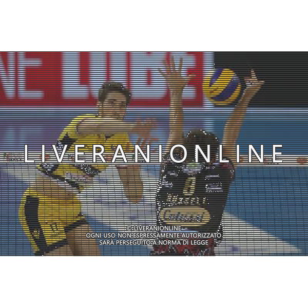VOLLEY PALLAVOLO, DEL MONTE SUPERCOPPA. AZIMUT MODENA - SIR SAFETY CONAD PERUGIA. Vettori sul muro di Russell/Agenzia Aldo Liverani s.a.s./ AGENZIA ALDO LIVERANI SAS 