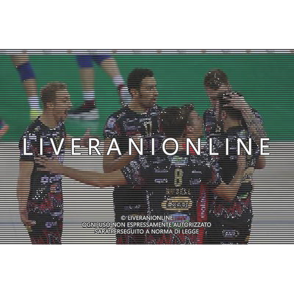 VOLLEY PALLAVOLO, DEL MONTE SUPERCOPPA. AZIMUT MODENA - SIR SAFETY CONAD PERUGIA.. I giocatori di Perugia esultano/Agenzia Aldo Liverani s.a.s./ AGENZIA ALDO LIVERANI SAS 