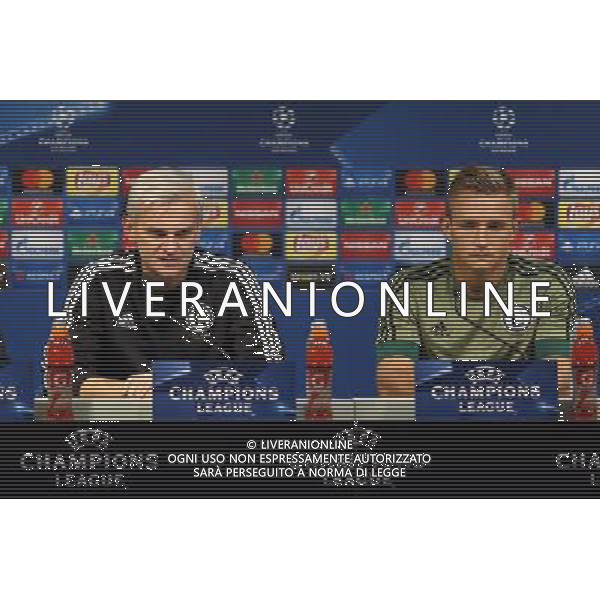 LIZBONA 26.09.2016 KONFERENCJA PRASOWA LEGII WARSZAWA --- LEGIA WARSAW PRESS CONFERENCE IN LISBON JACEK MAGIERA JAKUB RZEZNICZAK FOT. PIOTR KUCZA/NEWSPIX.PL --- Newspix.pl / AGENZIA ALDO LIVERANI SAS - ITALY ONLY EDITORIAL USE ONLY - CONFERENZA STAMPA DI Jacek Magiera del Legia Varsavia A LISBONA 26 SETTEMBRE 2016 