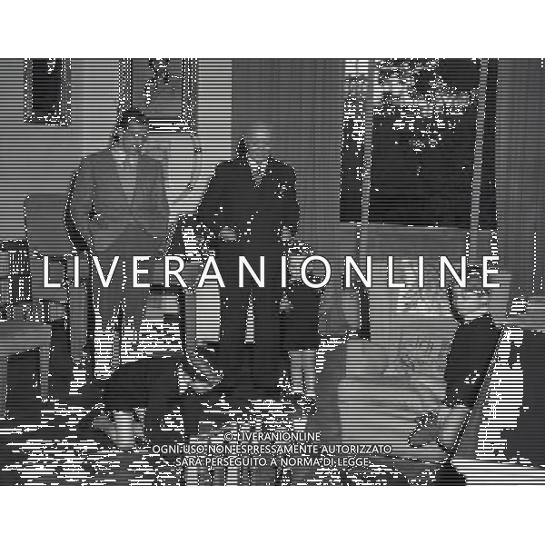 RETROSPETTIVA PIETRO BADOGLIO-Pietro Badoglio  stato un generale e politico italiano, maresciallo d\'Italia, senatore e Capo del Governo dal 25 luglio 1943 all\'8 giugno 1944 NELLA FOTO PIETRO BADOGLIO CON I NIPOTI AG ALDO LIVERANI SAS