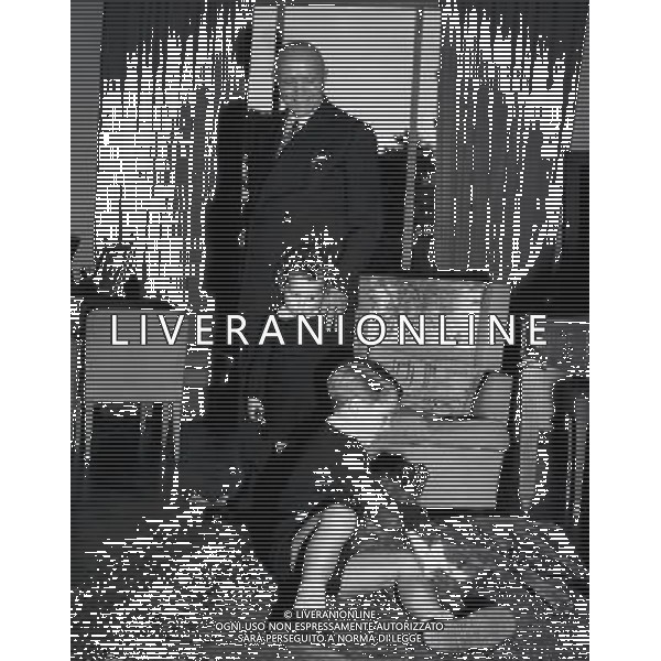 RETROSPETTIVA PIETRO BADOGLIO-Pietro Badoglio  stato un generale e politico italiano, maresciallo d\'Italia, senatore e Capo del Governo dal 25 luglio 1943 all\'8 giugno 1944 NELLA FOTO PIETRO BADOGLIO CON I NIPOTI AG ALDO LIVERANI SAS