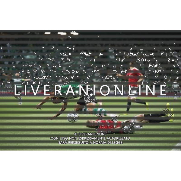 LIZBONA 27.09.2016 MECZ 2. KOLEJKA GRUPA F LIGA MISTRZOW SEZON 2016/17: SPORTING LIZBONA - LEGIA WARSZAWA --- UEFA CHAMPIONS LEAGUE GROUP F MATCH IN LISBON: SPORTING CLUBE DE PORTUGAL - LEGIA WARSAW BRYAN RUIZ THIBAULT MOULIN FOT. PIOTR KUCZA/NEWSPIX.PL --- Newspix.pl AG ALDO LIVERANI SAS ONLY ITALY *** Local Caption *** www.newspix.pl mail us: info@newspix.pl call us: 0048 022 23 22 222 --- Polish Picture Agency by Ringier Axel Springer Poland
