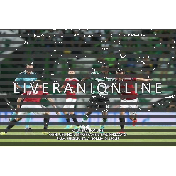LIZBONA 27.09.2016 MECZ 2. KOLEJKA GRUPA F LIGA MISTRZOW SEZON 2016/17: SPORTING LIZBONA - LEGIA WARSZAWA --- UEFA CHAMPIONS LEAGUE GROUP F MATCH IN LISBON: SPORTING CLUBE DE PORTUGAL - LEGIA WARSAW WILLIAM CARVALHO MIROSLAV RADOVIC FOT. PIOTR KUCZA/NEWSPIX.PL --- Newspix.pl AG ALDO LIVERANI SAS ONLY ITALY *** Local Caption *** www.newspix.pl mail us: info@newspix.pl call us: 0048 022 23 22 222 --- Polish Picture Agency by Ringier Axel Springer Poland
