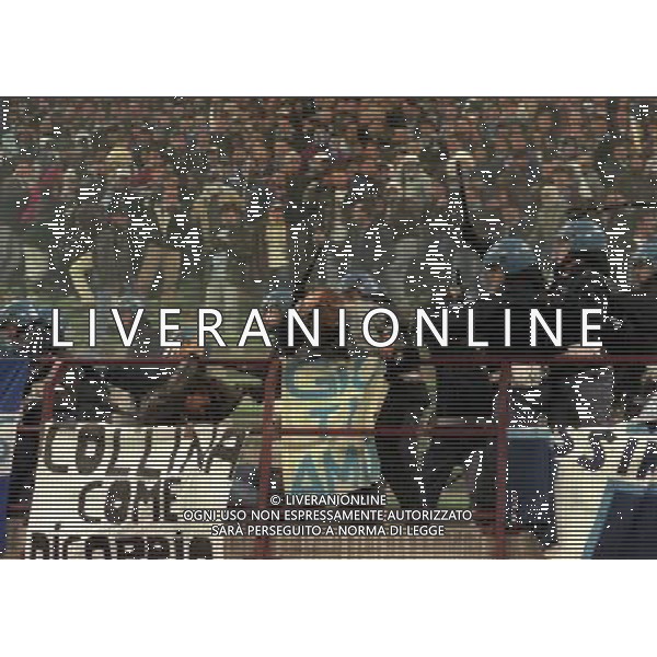 MILANO 08-04-1998 MILAN LAZIO COPPA ITALIA NELLA FOTO SCONTRI TRA LA POLIZIA E I TIFOSI LAZIALI AG ALDO LIVERANI SAS