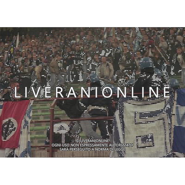 MILANO 08-04-1998 MILAN LAZIO COPPA ITALIA NELLA FOTO SCONTRI TRA LA POLIZIA E I TIFOSI LAZIALI AG ALDO LIVERANI SAS