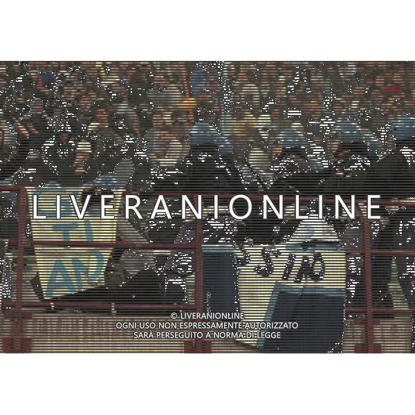 MILANO 08-04-1998 MILAN LAZIO COPPA ITALIA NELLA FOTO SCONTRI TRA LA POLIZIA E I TIFOSI LAZIALI AG ALDO LIVERANI SAS