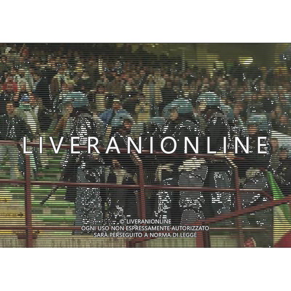 MILANO 08-04-1998 MILAN LAZIO COPPA ITALIA NELLA FOTO SCONTRI TRA LA POLIZIE E I TIFOSI LAZIALI AG ALDO LIVERANI SAS
