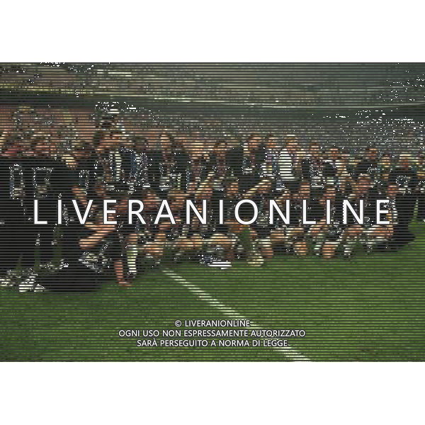 21-05-1997 MILANO FINALE DI COPPA UEFA INTER SHALKE 04 NELLA FOTO I GIOCATORI DELLO SHALKE 04 CON LA COPPA UEFA AG ALDO LIVERANI SAS