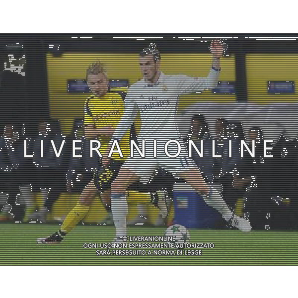 firo : 27.09.2016 Fu§ball, Saison 2016/2017, Champions League, BVB, Borussia Dortmund - Real Madrid CF, Gruppenphase, 2:2 Zweikampf, Marcel SCHMELZER, BVB Borussia Dortmund, Gareth BALE, Real Madrid CF, ganze Figur, $worldrights,Es gelten unsere AGB, einsehbar auf www.firosportphoto.de, copyright by firo sportphoto: Coesfelder Str. 207 D-48249 DŸlmen www.firosportphoto.de mail@firosportphoto.de (V o l k s b a n k B o c h u m - W i t t e n ) BLZ.: 430 601 29 Kt. Nr.: 341 117 100 Tel:Ê +49-2594-9916004 Fax:Ê+49-2594-9916005 AG ALDO LIVERANI SAS ONLY ITALY