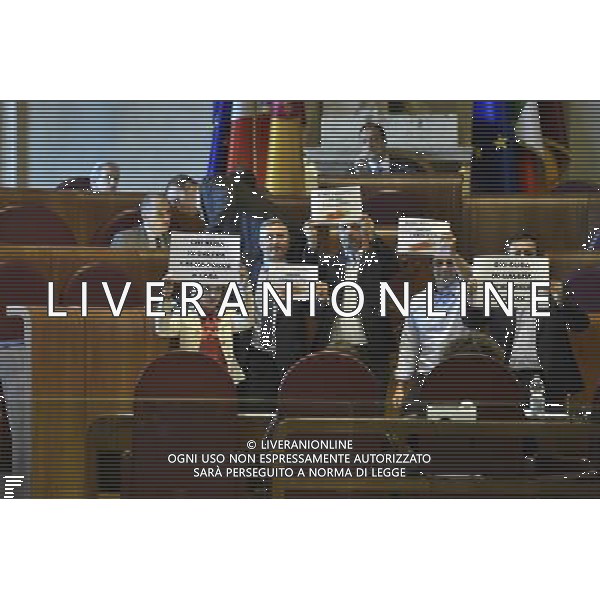 Assemblea Capitolina in Campidoglio a Roma 29 settembre 2016 nella foto striscioni di protesta in aula ©Corradetti / AGENZIA ALDO LIVERANI SAS