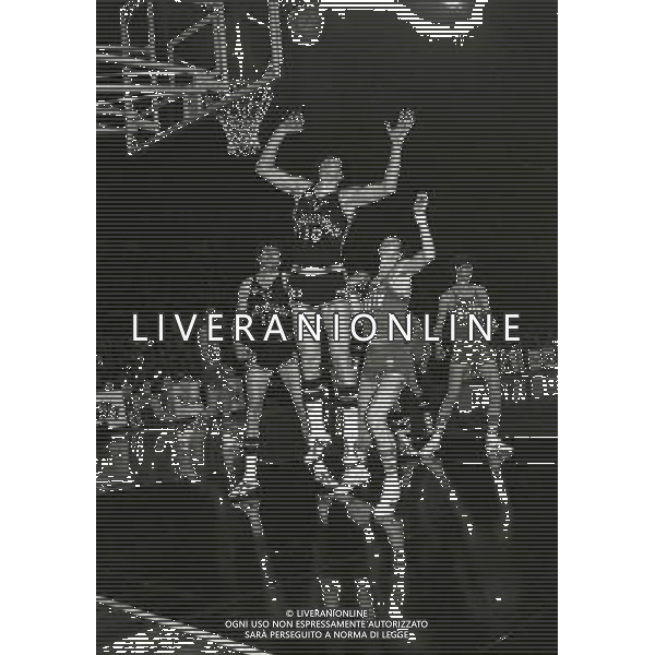 1978-1979 CAMPIONATO DI BASKET BILLY MILANO SINUDYNE BOLOGNA NELLA FOTO RENATO VILLALTA E FERRACINI AG ALDO LIVERANI SAS