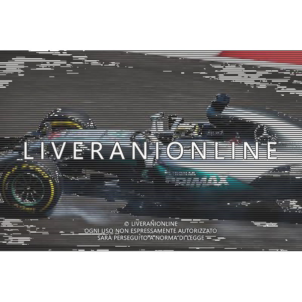 Lewis Hamilton (GBR) Mercedes AMG F1 W07 Hybrid locks up under braking. 30.09.2016. Formula 1 World Championship, Rd 16, Malaysian Grand Prix, Sepang, Malaysia, Friday. / AGENZIA ALDO LIVERANI SAS - ITALY ONLY EDITORIAL USE ONLY