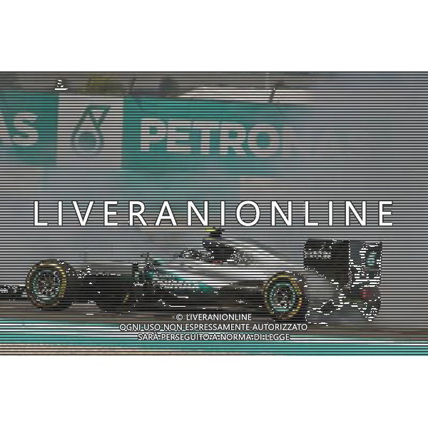 Nico Rosberg (GER) Mercedes AMG F1 W07 Hybrid recovers from being hit at the start of the race. 02.10.2016. Formula 1 World Championship, Rd 16, Malaysian Grand Prix, Sepang, Malaysia, Sunday. AG ALDO LIVERANI SAS ONLY ITALY
