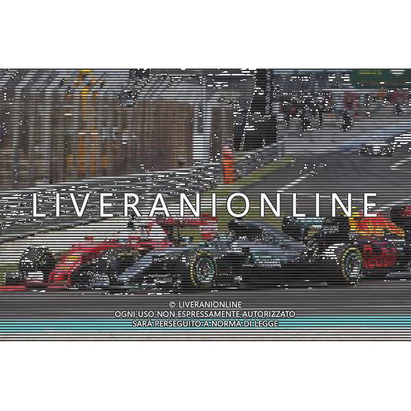 Sebastian Vettel (GER) Ferrari SF16-H, Nico Rosberg (GER) Mercedes AMG F1 W07 Hybrid, and Max Verstappen (NLD) Red Bull Racing RB12 collide at the start of the race. 02.10.2016. Formula 1 World Championship, Rd 16, Malaysian Grand Prix, Sepang, Malaysia, Sunday. AG ALDO LIVERANI SAS ONLY ITALY