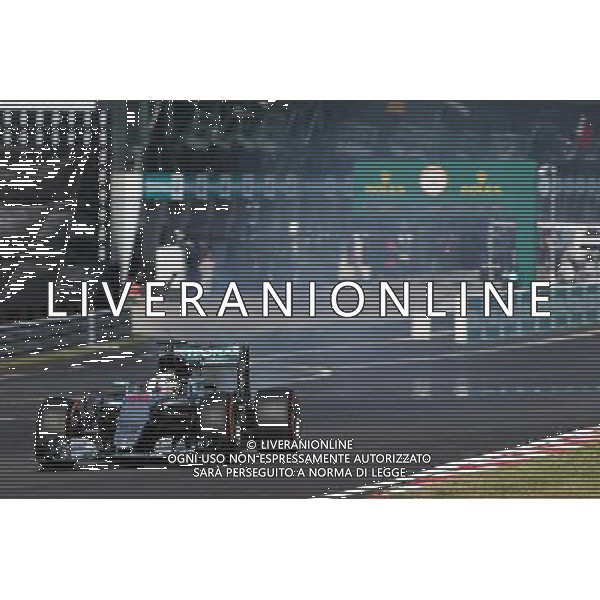 Lewis Hamilton (GBR) Mercedes AMG F1 W07 Hybrid retired from the race with a blown engine. 02.10.2016. Formula 1 World Championship, Rd 16, Malaysian Grand Prix, Sepang, Malaysia, Sunday. AG ALDO LIVERANI SAS ONLY ITALY