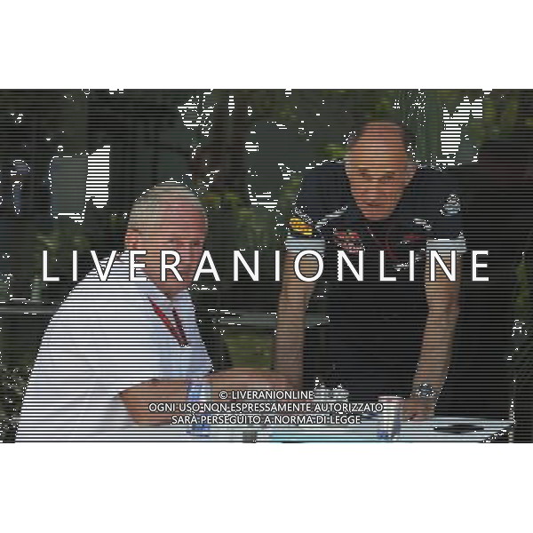 (L to R): Dr Helmut Marko (AUT) Red Bull Motorsport Consultant with Franz Tost (AUT) Scuderia Toro Rosso Team Principal. 02.10.2016. Formula 1 World Championship, Rd 16, Malaysian Grand Prix, Sepang, Malaysia, Sunday. AG ALDO LIVERANI SAS ONLY ITALY